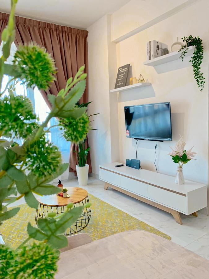 Netflix Two Bedroom Troika Kota Bharu Homestay 182 Zewnętrze zdjęcie